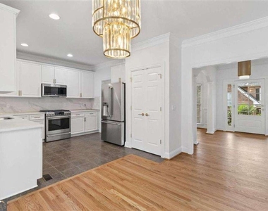 1711 Summit Glen Lane Ne - Photo Thumbnail 7