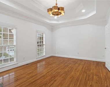 1711 Summit Glen Lane Ne - Photo Thumbnail 14