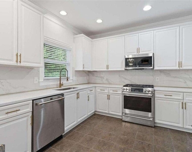 1711 Summit Glen Lane Ne - Photo Thumbnail 6
