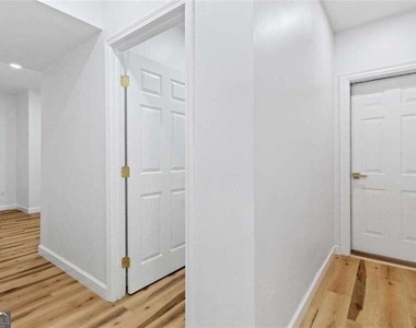 1711 Summit Glen Lane Ne - Photo Thumbnail 28
