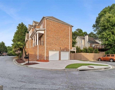 1711 Summit Glen Lane Ne - Photo Thumbnail 1