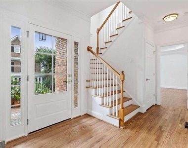 1711 Summit Glen Lane Ne - Photo Thumbnail 2