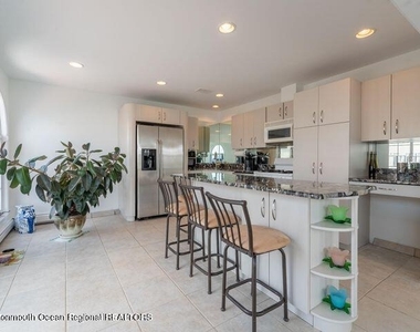 446 Eisenhower Avenue - Photo Thumbnail 6