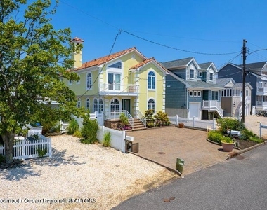 446 Eisenhower Avenue - Photo Thumbnail 2