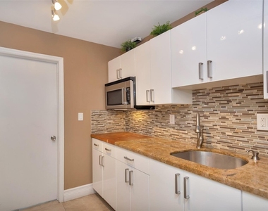 305 N Pompano Beach Boulevard - Photo Thumbnail 9