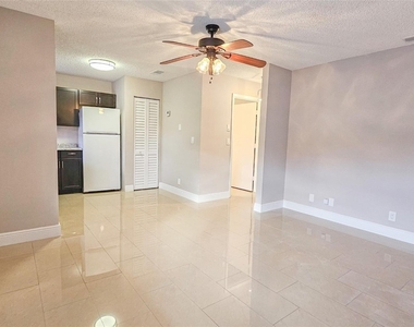 416 Lakeside Drive - Photo Thumbnail 3