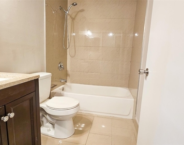 416 Lakeside Drive - Photo Thumbnail 6