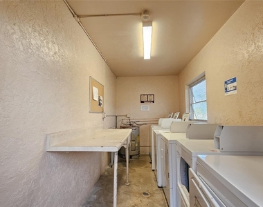 416 Lakeside Drive - Photo Thumbnail 12
