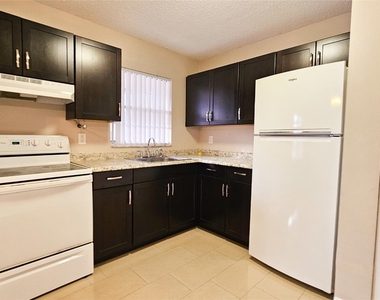 416 Lakeside Drive - Photo Thumbnail 2