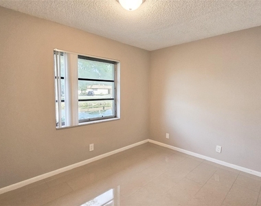 416 Lakeside Drive - Photo Thumbnail 10