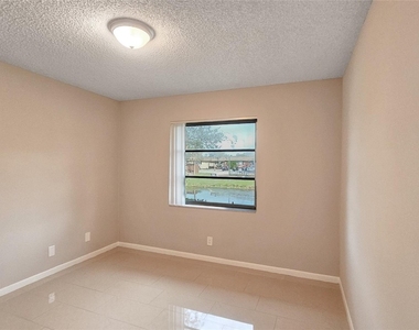 416 Lakeside Drive - Photo Thumbnail 9
