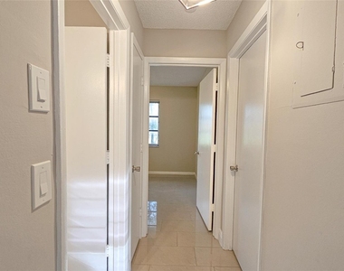 416 Lakeside Drive - Photo Thumbnail 5