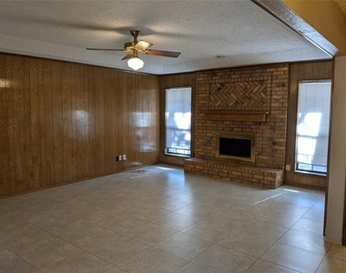 204 Bremen Drive - Photo Thumbnail 5
