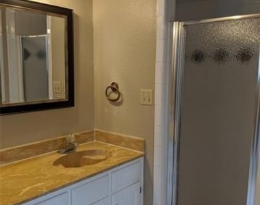 204 Bremen Drive - Photo Thumbnail 8