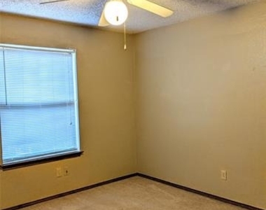 204 Bremen Drive - Photo Thumbnail 12