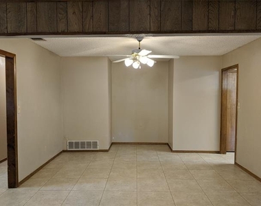 204 Bremen Drive - Photo Thumbnail 4