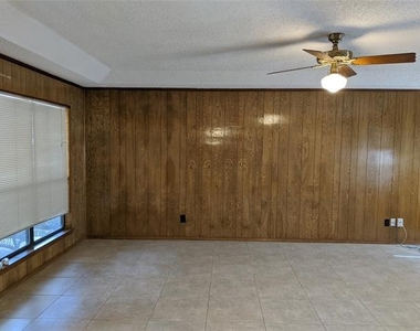 204 Bremen Drive - Photo Thumbnail 6