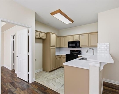 609 E Mcgee Street - Photo Thumbnail 8