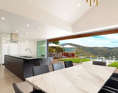 2528 Westridge Road - Photo Thumbnail 13