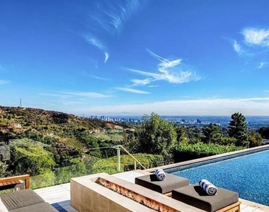 2528 Westridge Road - Photo Thumbnail 4
