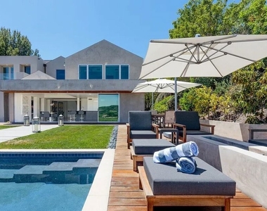 2528 Westridge Road - Photo Thumbnail 8