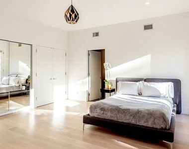 2528 Westridge Road - Photo Thumbnail 29