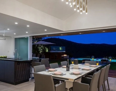 2528 Westridge Road - Photo Thumbnail 14