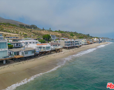 25154 Malibu Road - Photo Thumbnail 2