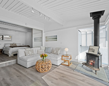 25154 Malibu Road - Photo Thumbnail 12