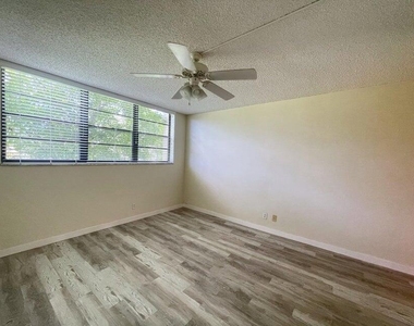 2460 Deer Creek Country Club Blvd Boulevard - Photo Thumbnail 7