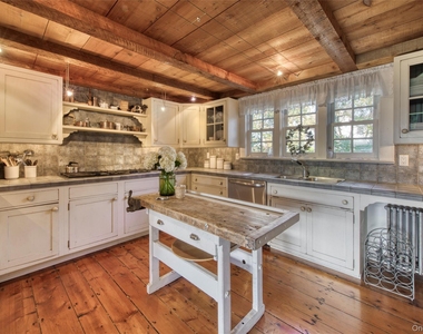 152 King Street - Photo Thumbnail 9