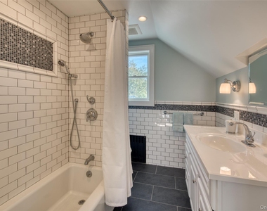152 King Street - Photo Thumbnail 13