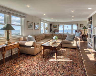 152 King Street - Photo Thumbnail 5