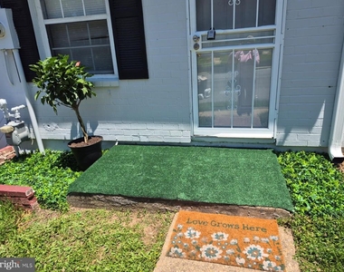 1835 Village Green Drive - Photo Thumbnail 5