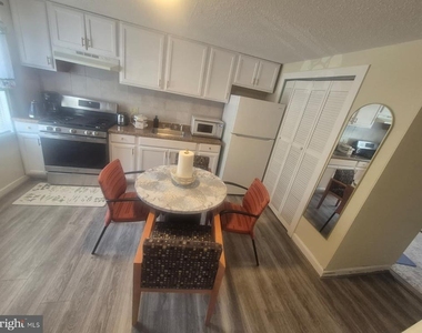 1835 Village Green Drive - Photo Thumbnail 11