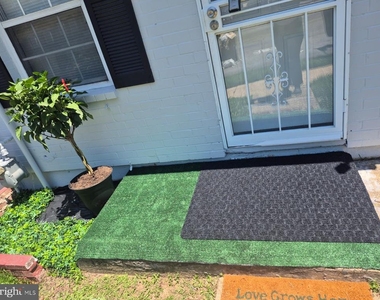 1835 Village Green Drive - Photo Thumbnail 7
