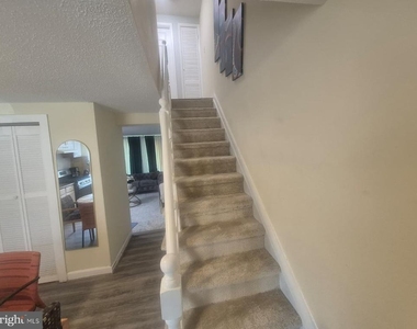 1835 Village Green Drive - Photo Thumbnail 10