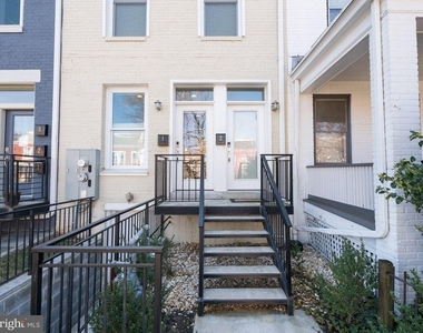 732 Girard Street Nw - Photo Thumbnail 4
