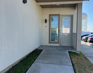 2400 Louis Henna Blvd - Photo Thumbnail 19