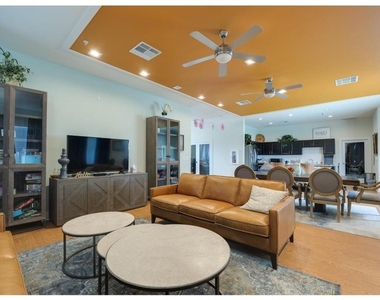 2400 Louis Henna Blvd - Photo Thumbnail 6