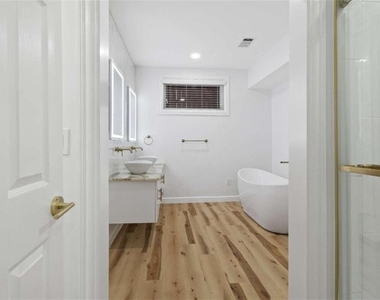 1711 Summit Glen Lane - Photo Thumbnail 31