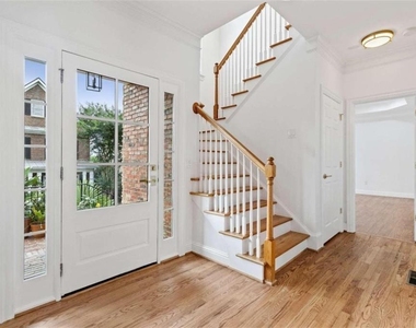 1711 Summit Glen Lane - Photo Thumbnail 2