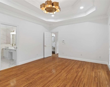 1711 Summit Glen Lane - Photo Thumbnail 13