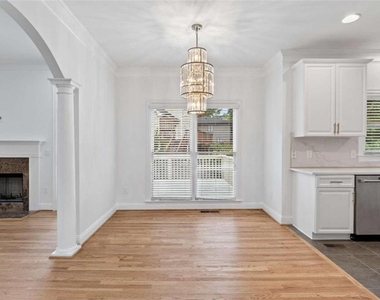 1711 Summit Glen Lane - Photo Thumbnail 8
