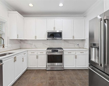 1711 Summit Glen Lane - Photo Thumbnail 5