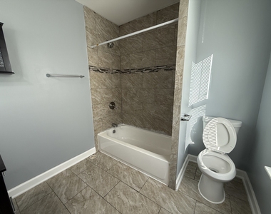 9738 S Avenue L - Photo Thumbnail 7