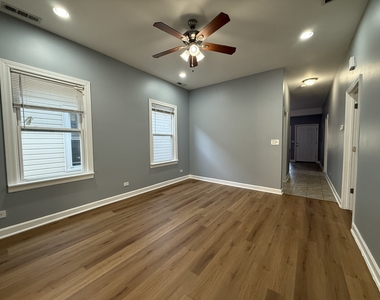 9738 S Avenue L - Photo Thumbnail 5