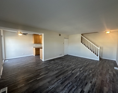 306 Northwestern Court - Photo Thumbnail 3