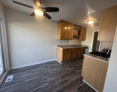 306 Northwestern Court - Photo Thumbnail 6