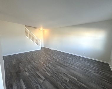 306 Northwestern Court - Photo Thumbnail 8